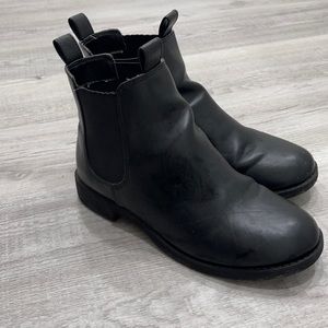 H&M Chelsea Boots